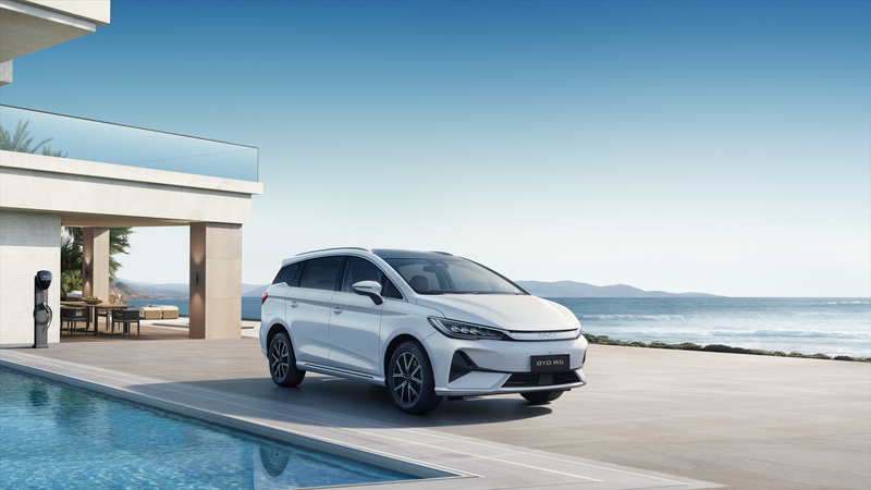 BYD M6